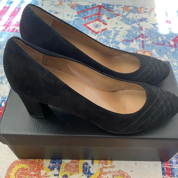 Talbots 8 1/2 B Suede Black Mid Heel Pumps Shoes w/Box - Picture 1 of 9